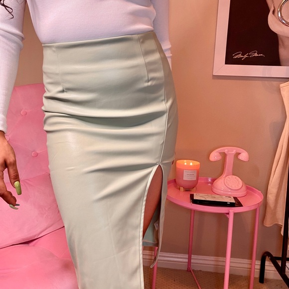 NWT Mint Faux Leather Knee Slit Paige Skirt - Picture 6 of 11